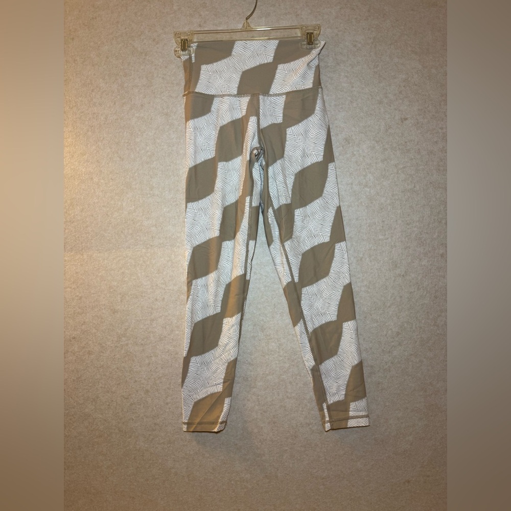 Aerie Chill Play Move High Waisted Geometic White Beige Tan Legging Size Small